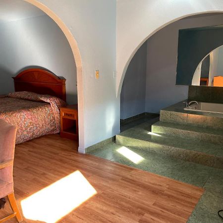 Full Moon Inn Гантінґтон-Парк Екстер'єр фото