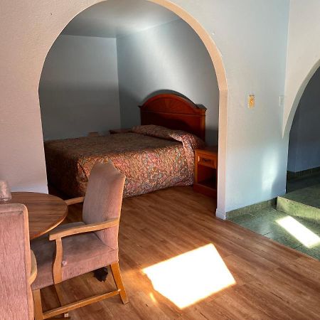 Full Moon Inn Гантінґтон-Парк Екстер'єр фото