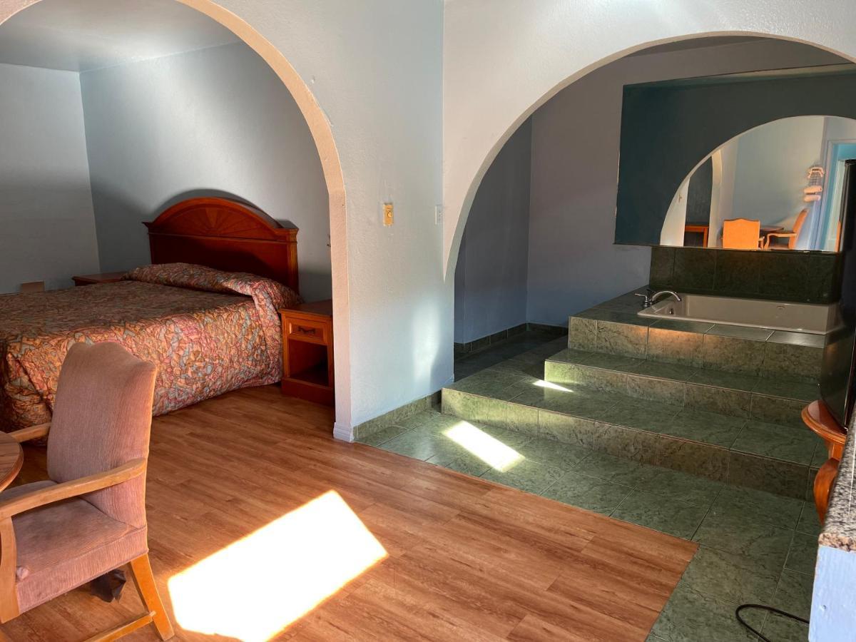 Full Moon Inn Гантінґтон-Парк Екстер'єр фото
